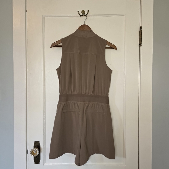 Athleta Brooklyn Utility Romper – Size 4 – Dark Ecru - Picture 4 of 7